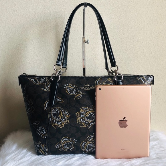 Coach - Picture 2 of 8